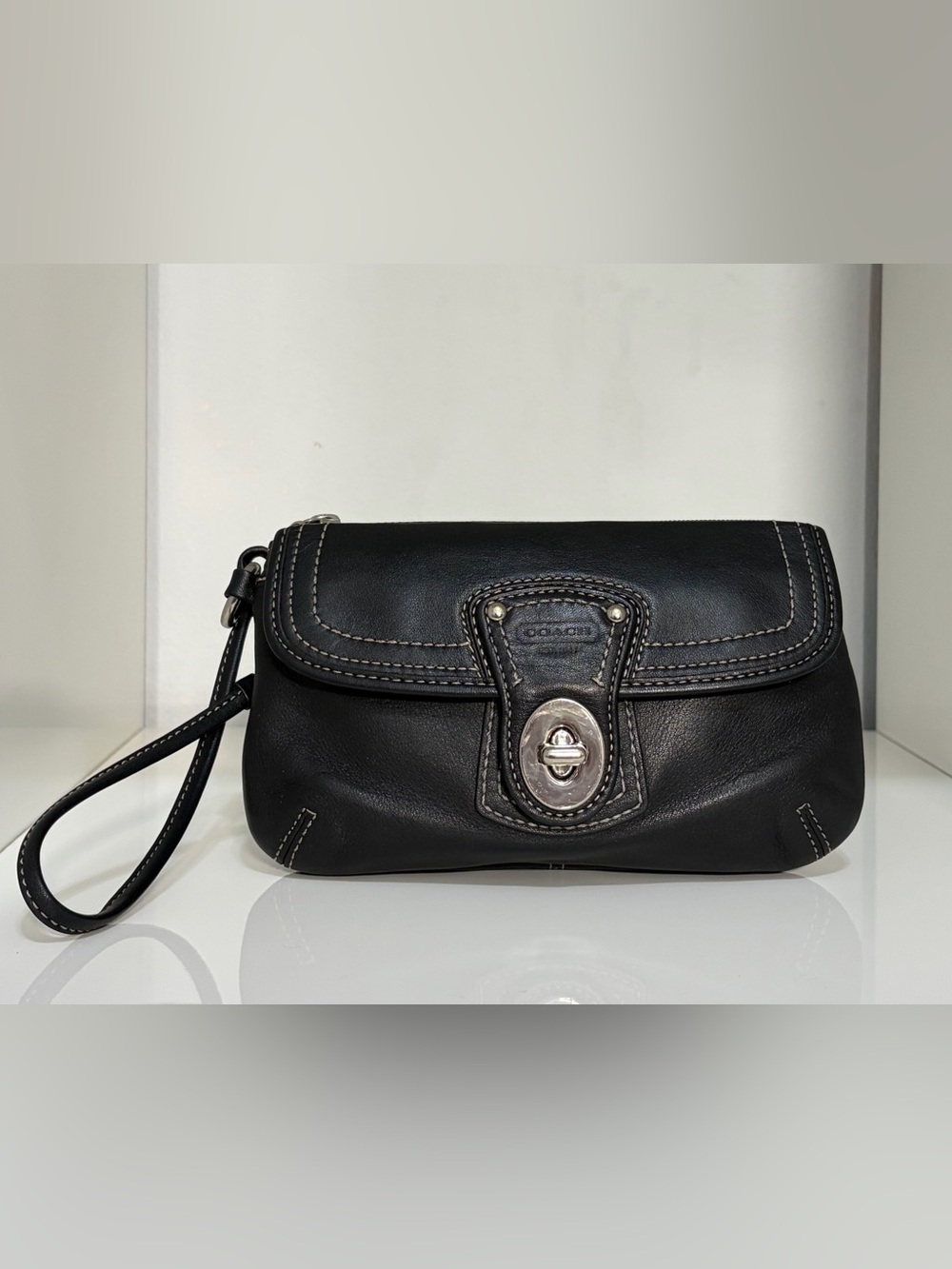 Coach 1941 Legacy Black Leather Silver Turn Lock Wristlet Clutch w/ Zip Closure - Picture 4 of 16